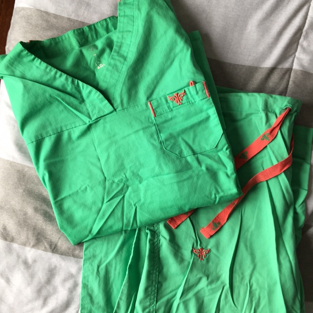 Med couture scrub set